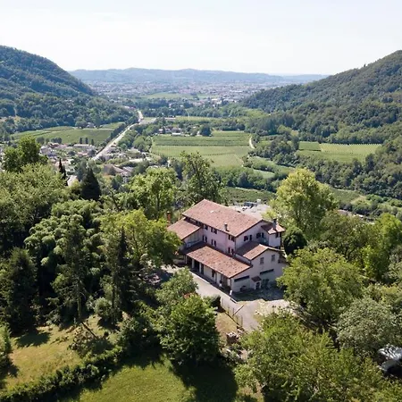 Four Winds Bed and Breakfast 3*