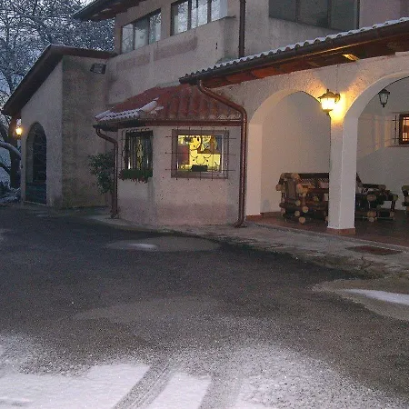 Bed and breakfast Four Winds 3*